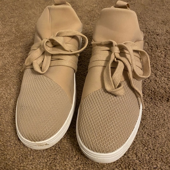 Steve Madden Shoes - Picture 2 of 3